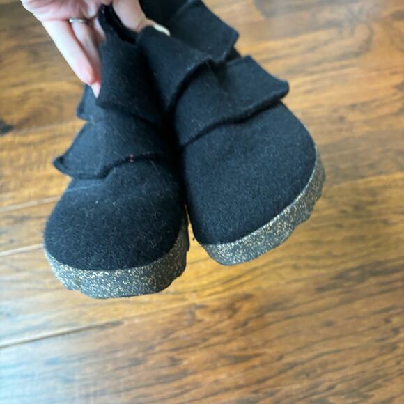 Stylish Black Ankle Booties with Velcro Straps - Picture 6 of 8